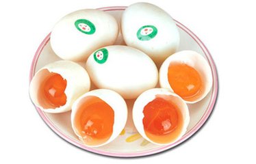 钦州海鸭蛋：海湾里捞出的“金蛋蛋”